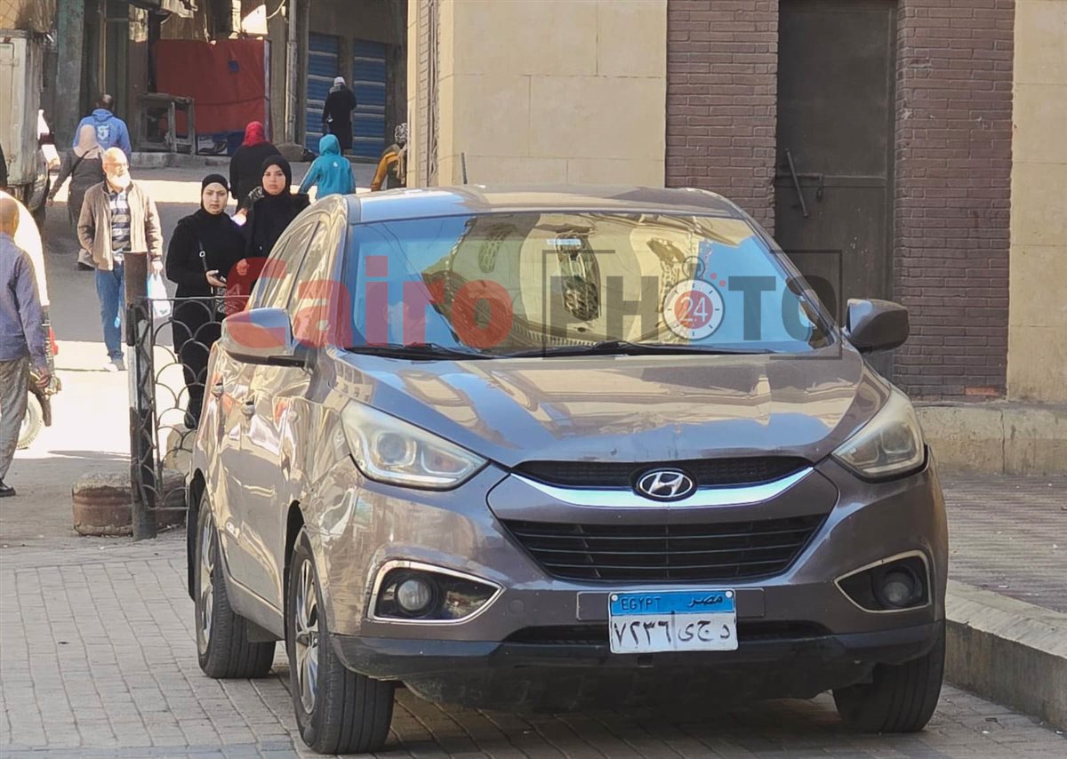 وصول الشحات مبروك إلى كفر الشيخ استعدادا لتشييع جثمان زوجته بمسجد إبراهيم الدسوقي