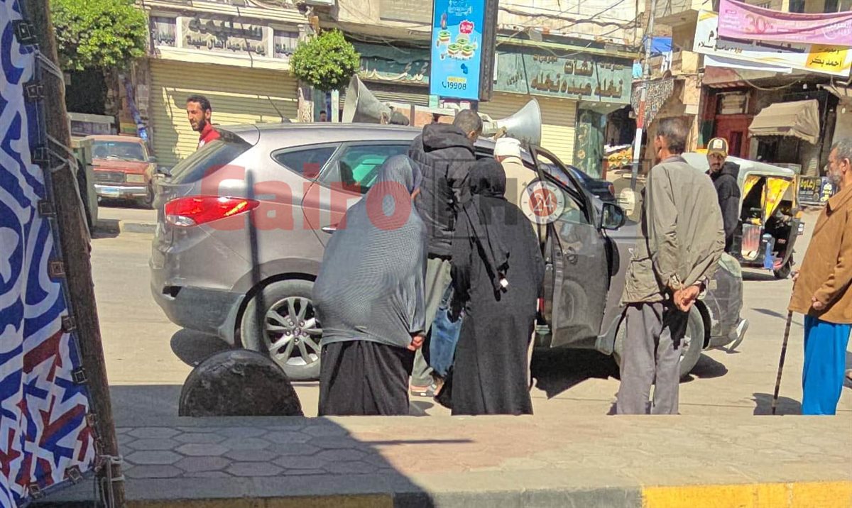 وصول الشحات مبروك إلى كفر الشيخ استعدادا لتشييع جثمان زوجته بمسجد إبراهيم الدسوقي