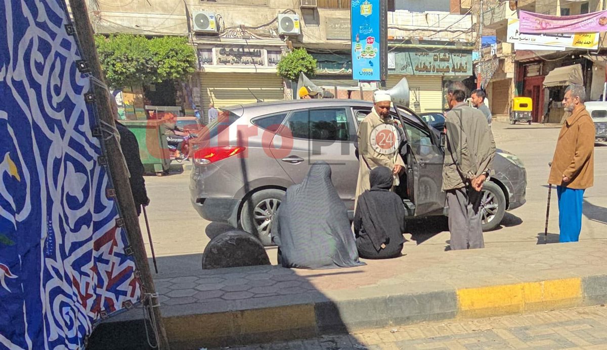 وصول الشحات مبروك إلى كفر الشيخ استعدادا لتشييع جثمان زوجته بمسجد إبراهيم الدسوقي