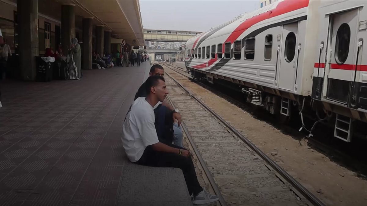 سلوكيات سلبية يرتكبها البعض عند التعامل مع مرفق السكك الحديدية