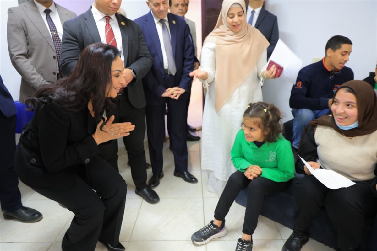 لفتة إنسانية.. وزيرة التضامن تعد الوجبات مع ذوي الهمم داخل «مطبخ الملائكة»