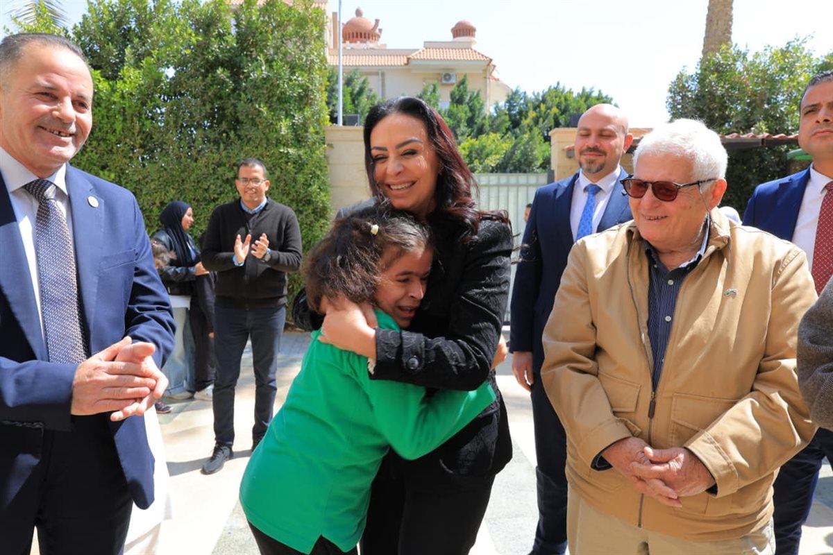لفتة إنسانية.. وزيرة التضامن تعد الوجبات مع ذوي الهمم داخل «مطبخ الملائكة»