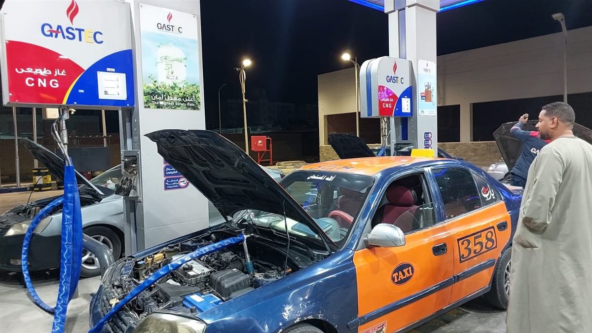 تفقد محطات الوقود بالغردقة 