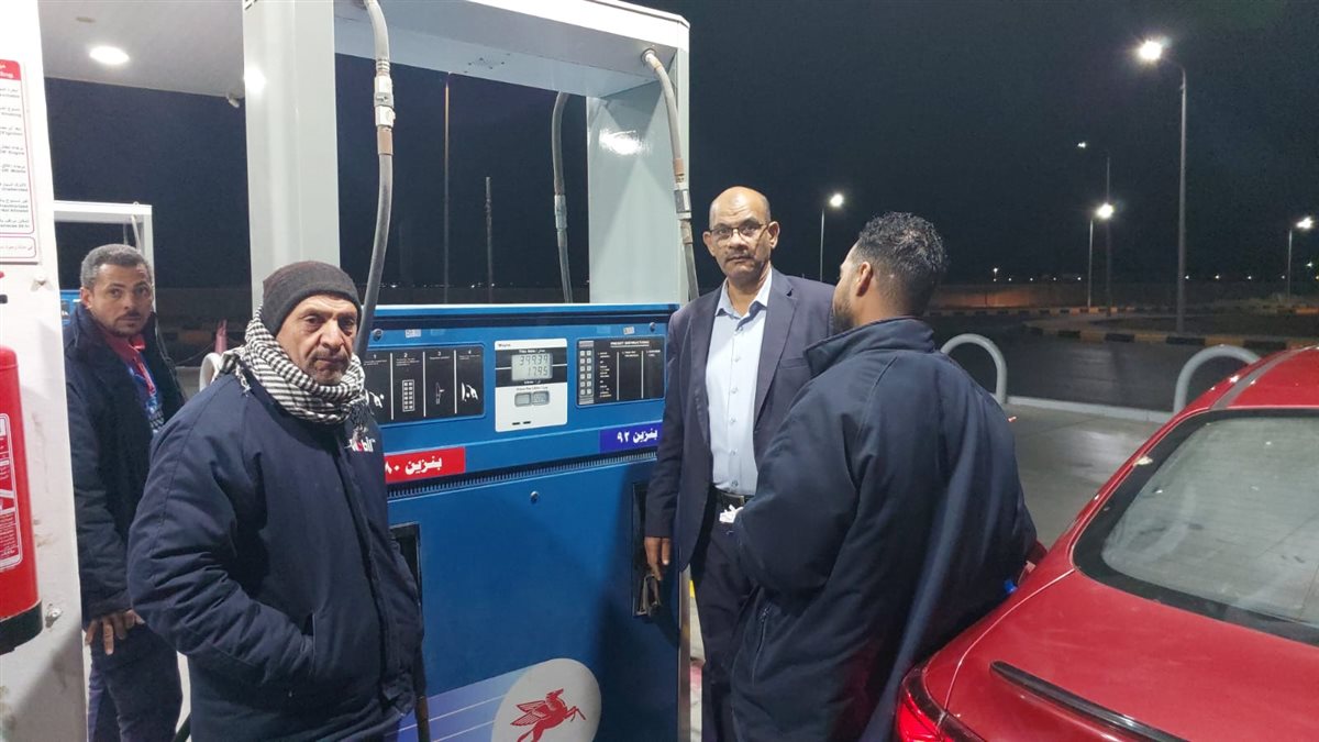 تفقد محطات الوقود بالغردقة 