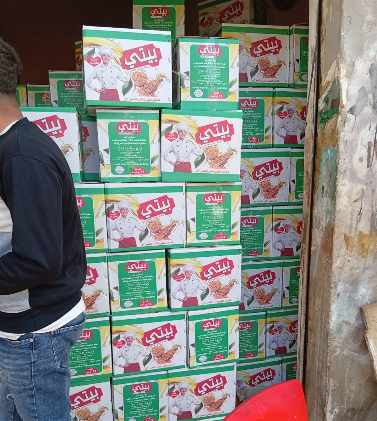 ضبط مصنع غير مرخص لتعبئة زيت الطعام في المنوفية&nbsp;