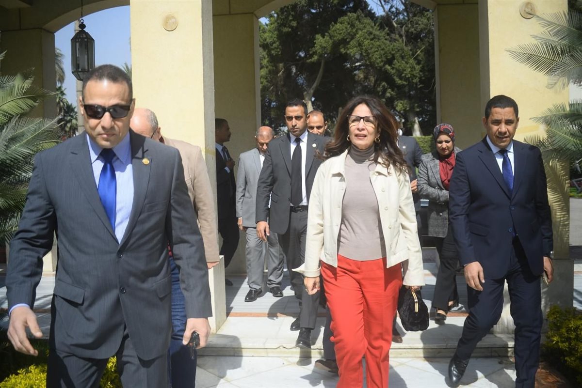 الوزيرة تتفقد الأوبرا
