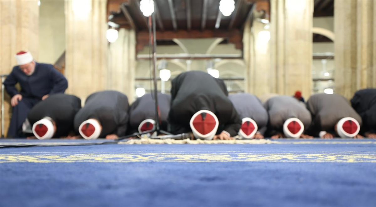 قرّاء الجامع الأزهر يحيون صلاة التراويح في الليلة الرابعة والعشرين من رمضان