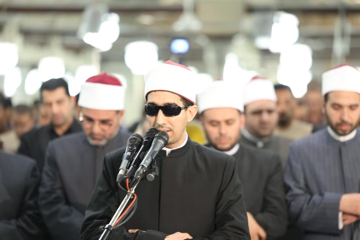 قرّاء الجامع الأزهر يحيون صلاة التراويح في الليلة الرابعة والعشرين من رمضان
