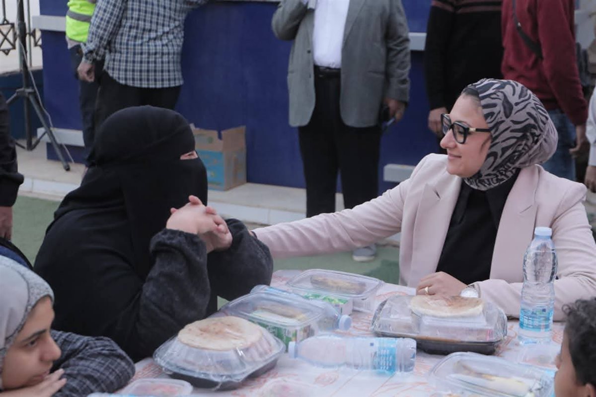 جانب من الافطار الجماعي بحضور محافظ الوادى الجديد
