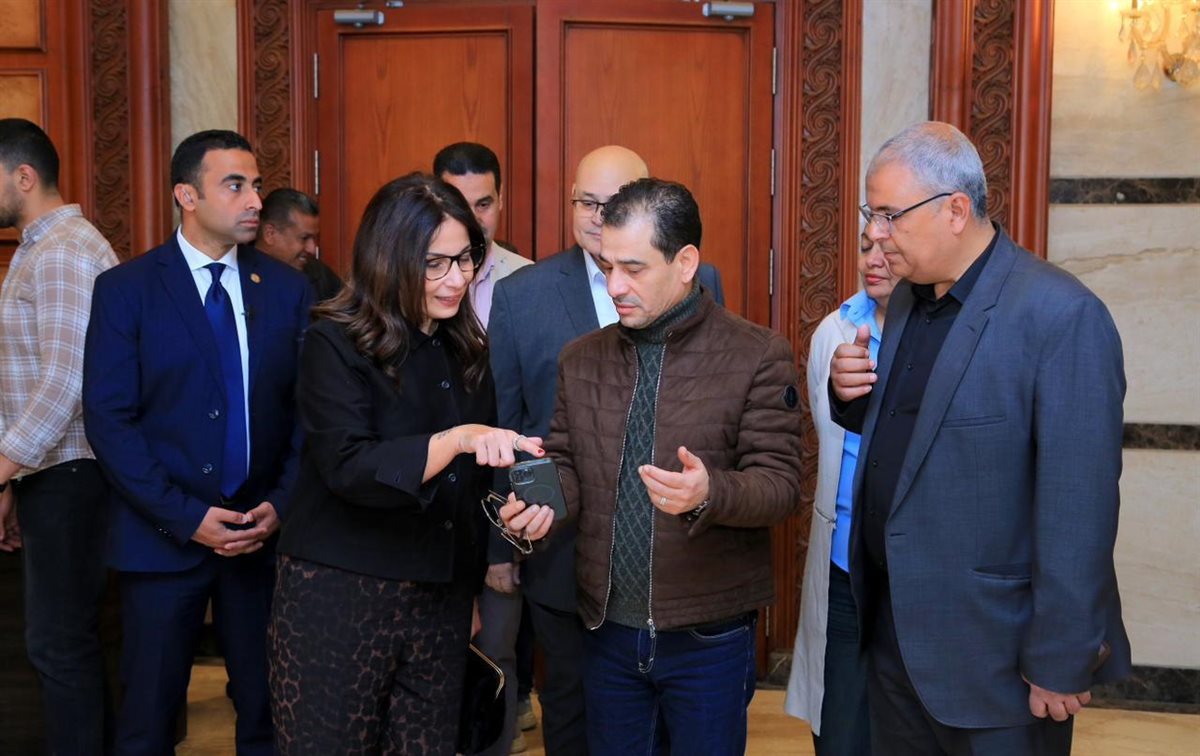 الوزيرة تتفقد مسرح مصر