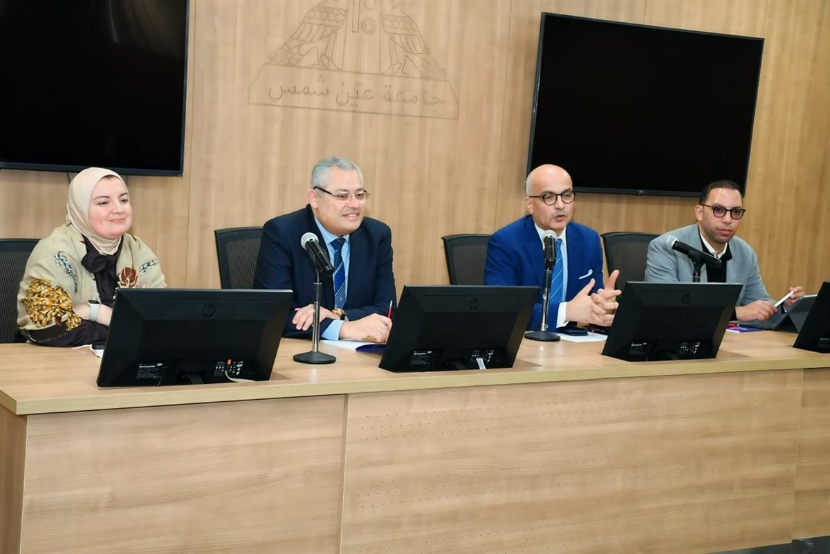 رئيس جامعة عين شمس يستقبل خريجي الدفعة الأولى من جامعة هارفارد