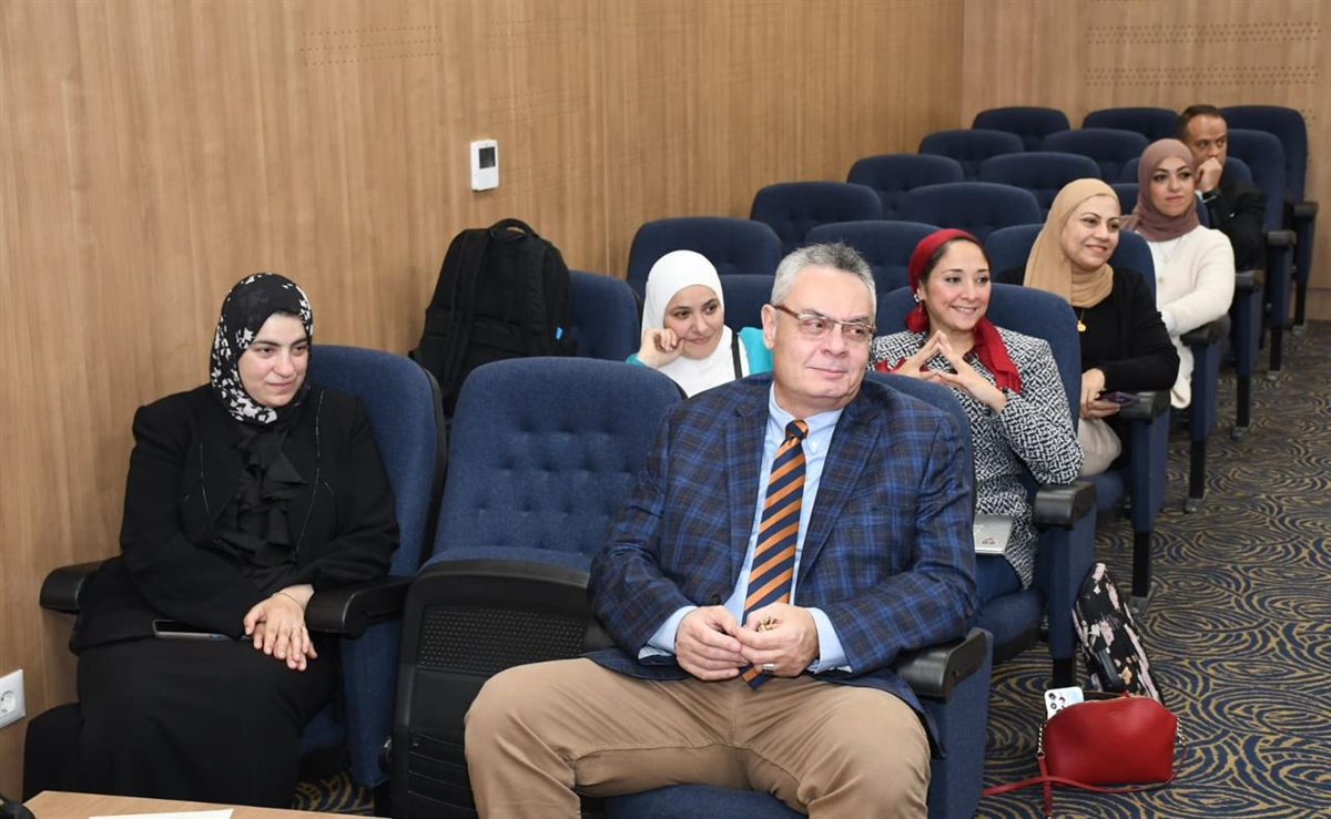 رئيس جامعة عين شمس يستقبل خريجي الدفعة الأولى من جامعة هارفارد