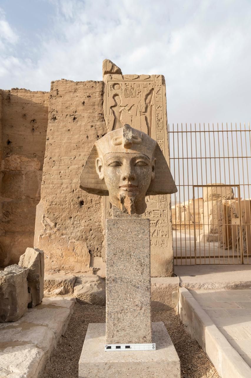 &nbsp;ترميم رأس تمثال من الجرانيت للملك رمسيس الثاني&nbsp;