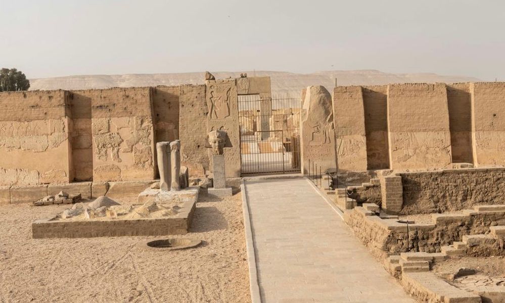 &nbsp;ترميم رأس تمثال من الجرانيت للملك رمسيس الثاني&nbsp;