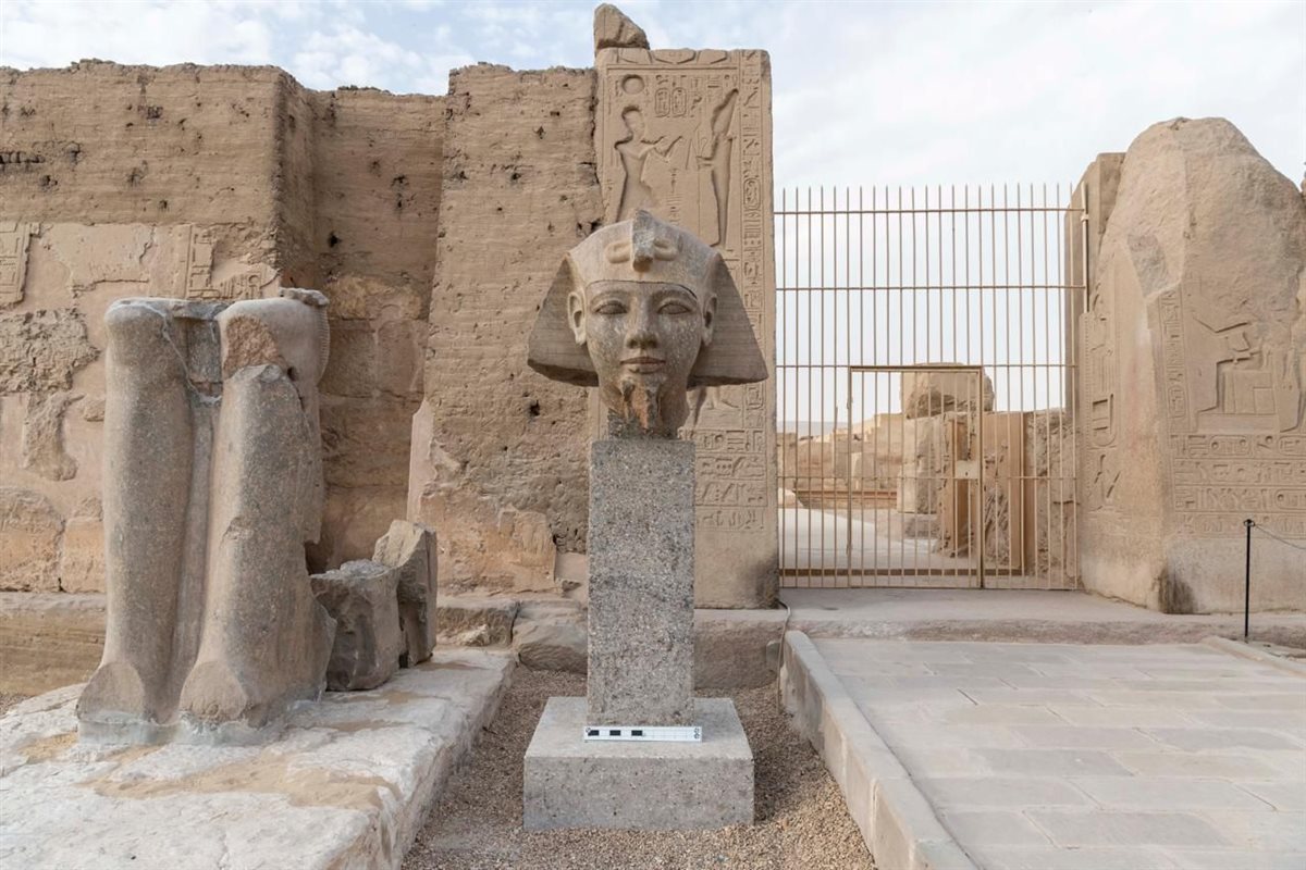 &nbsp;ترميم رأس تمثال من الجرانيت للملك رمسيس الثاني&nbsp;