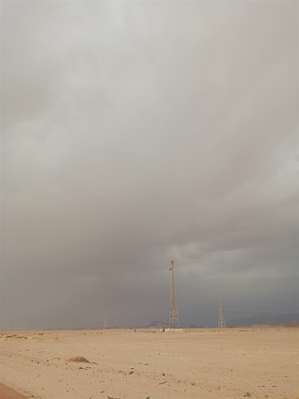 سقوط أمطار على مدينة طور سيناء 