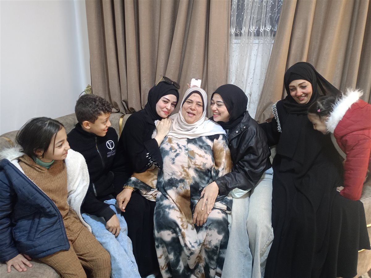 محافظ جنوب سيناء يهنئ الفائزة بالمركز الأول في مسابقة الأم المثالية