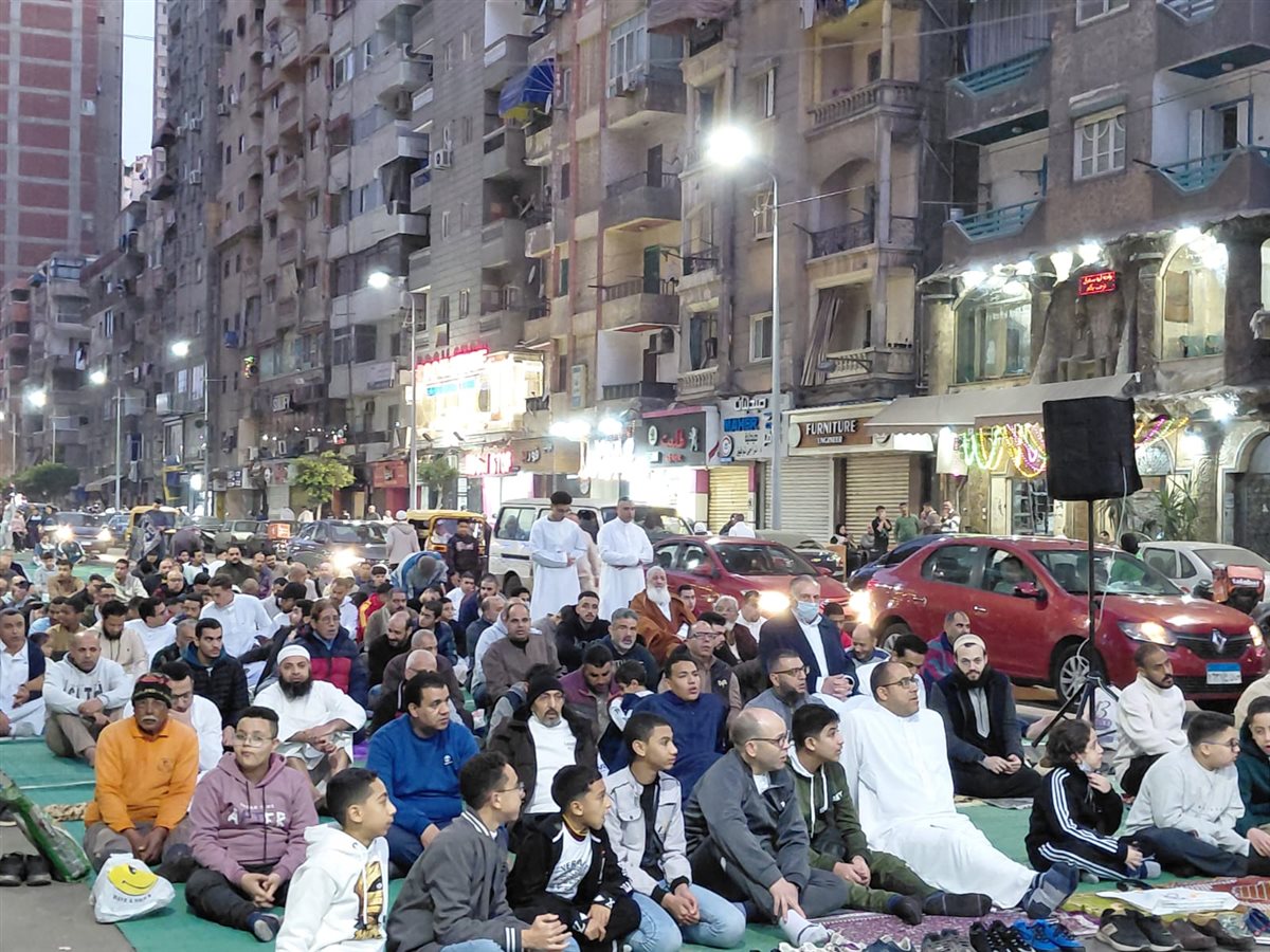 توافد المصلين