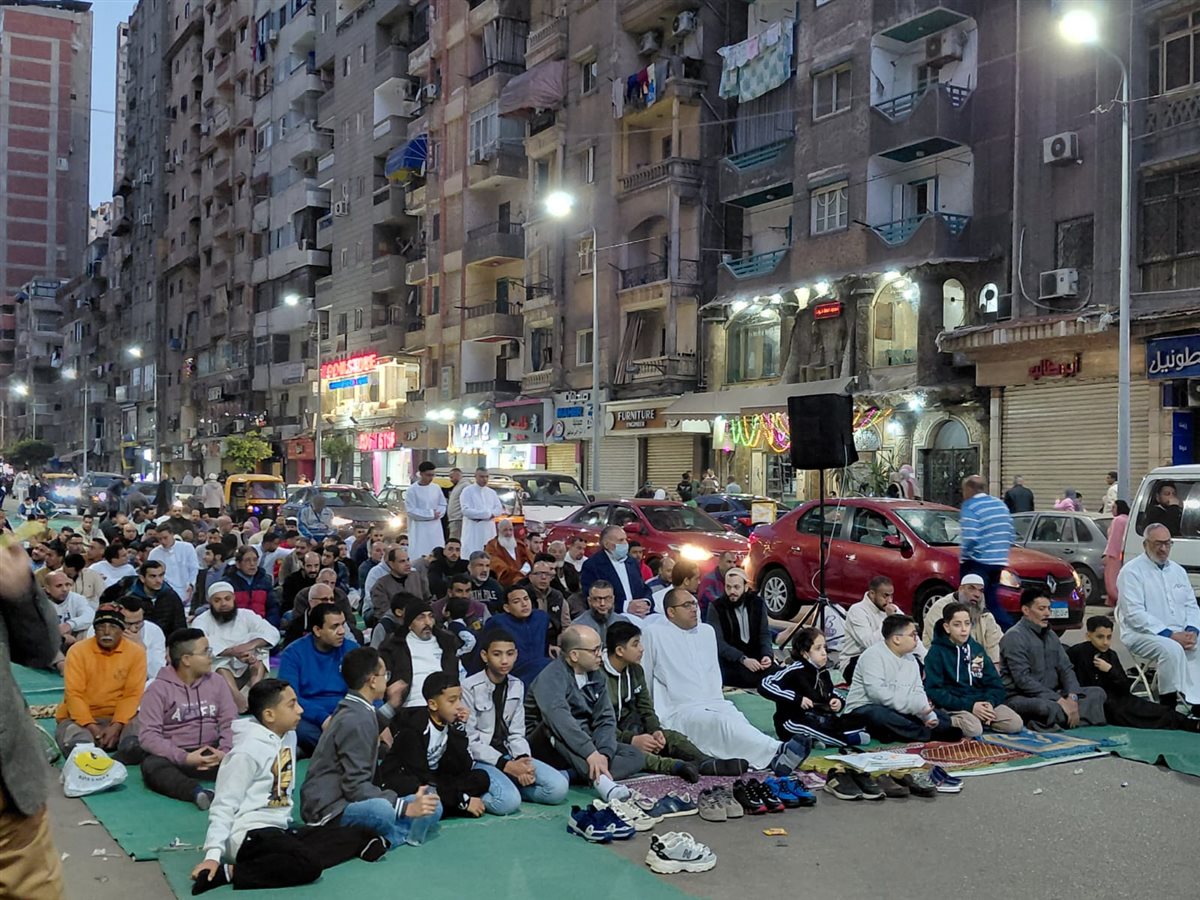 توافد المصلين