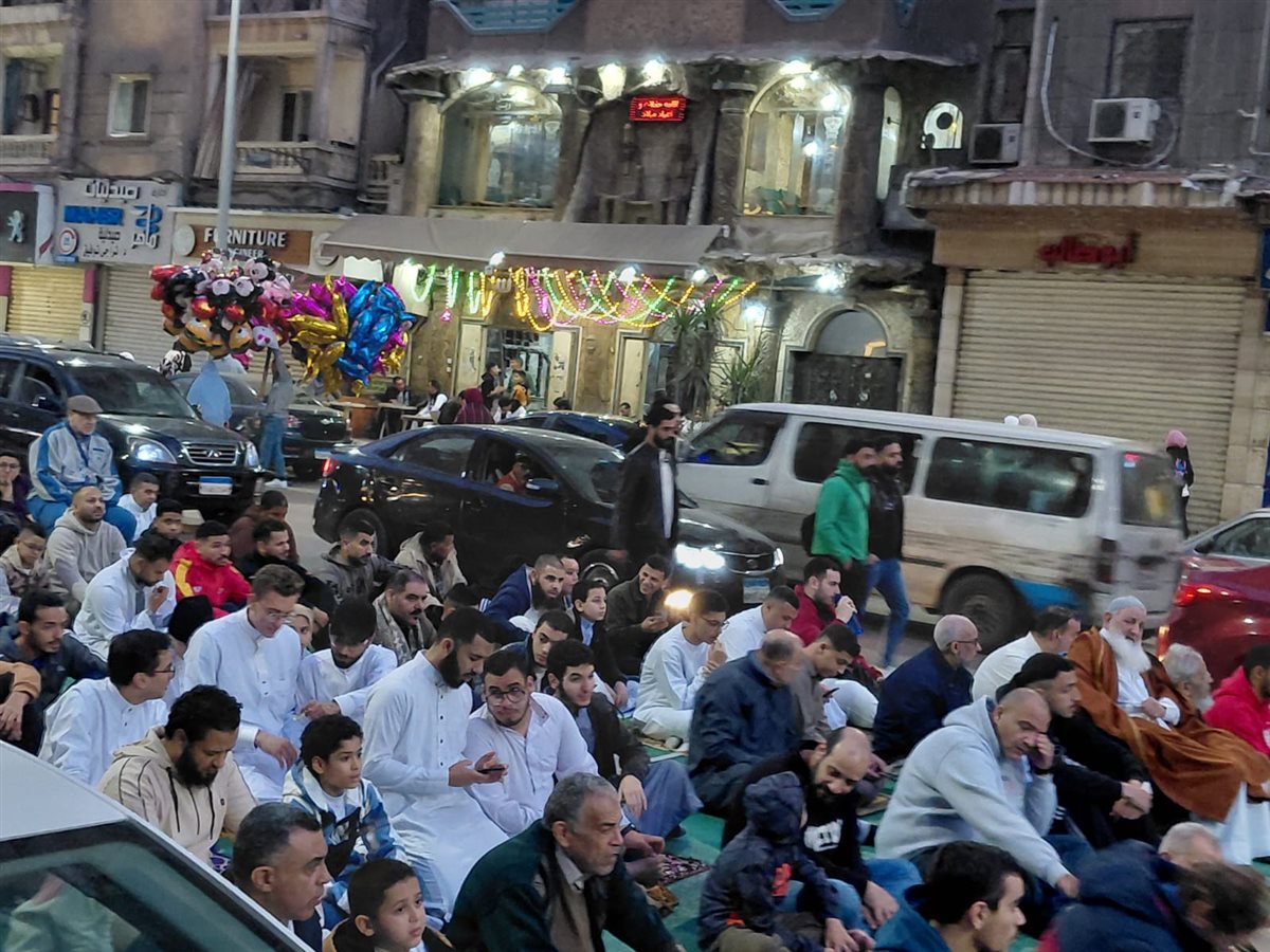 توافد المصلين
