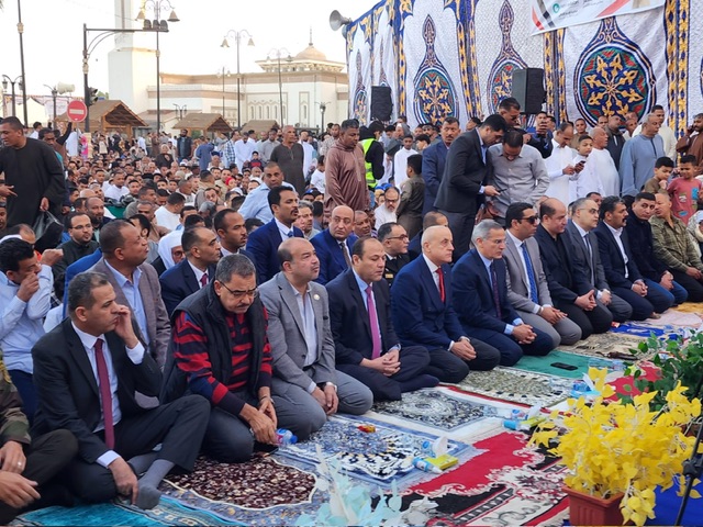 محافظ الأقصر بساحة ابو الحجاج في صلاة العيد&nbsp;