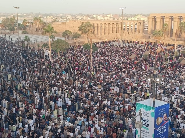 محافظ الأقصر بساحة ابو الحجاج في صلاة العيد&nbsp;