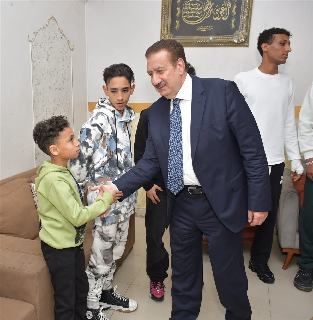 محافظ بورسعيد يزور الأيتام 