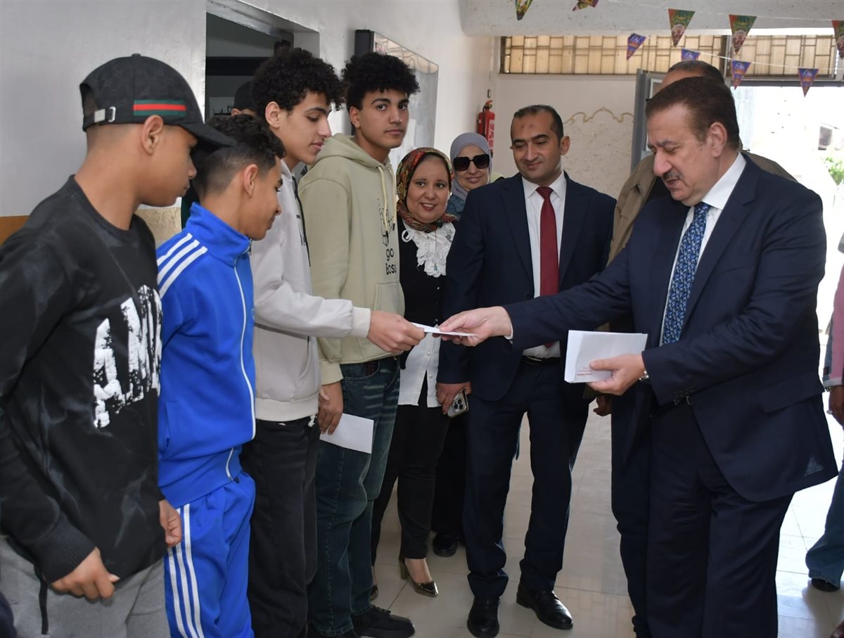 محافظ بورسعيد يزور الأيتام 