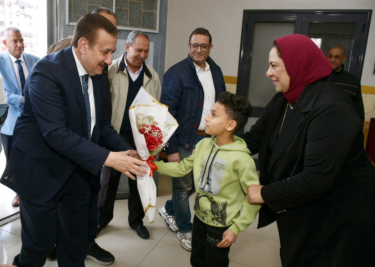 محافظ بورسعيد يزور الأيتام 