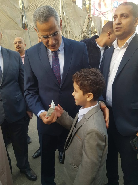 مدير أمن الأقصر يوزع العيديات على الصغار&nbsp;