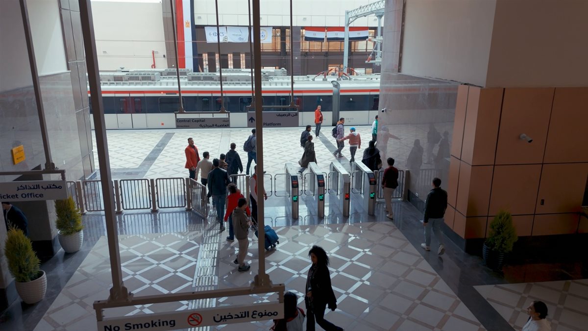 وزارة النقل تشارك في نقل المواطنين وطلبة الأكاديمية العسكرية