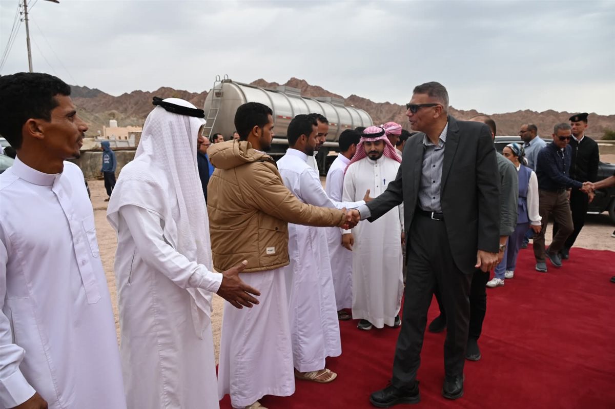 محافظ جنوب سيناء يزور أهالي تجمع وادي خريزة