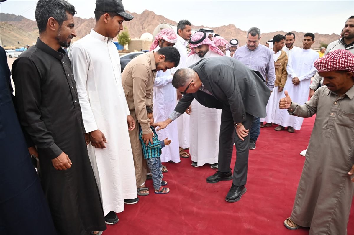 محافظ جنوب سيناء يزور أهالي تجمع وادي خريزة