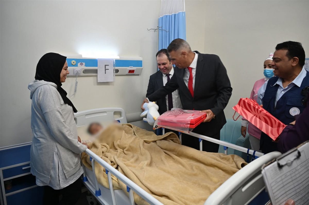 محافظ جنوب سيناء يزور مجمع الفيروز