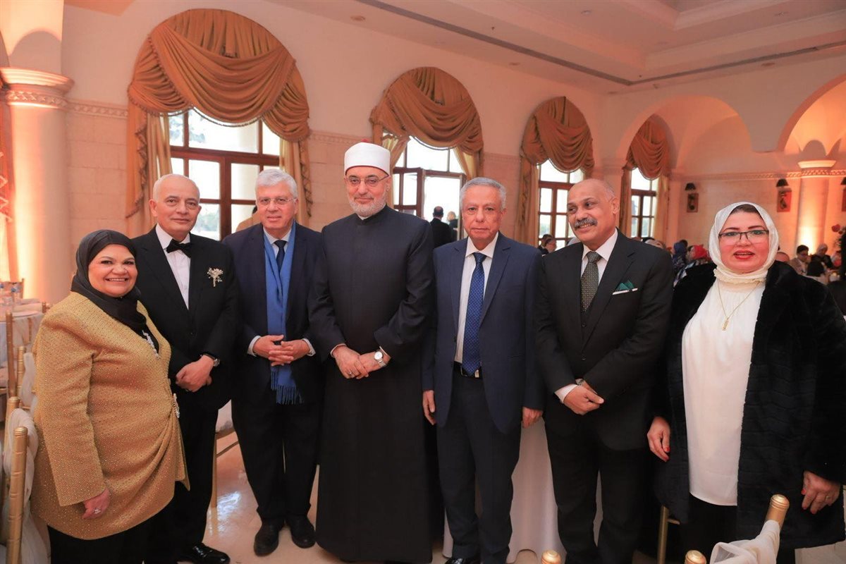 &nbsp;وزير التعليم السابق رضا حجازي يحتفل بعقد قران نجله
