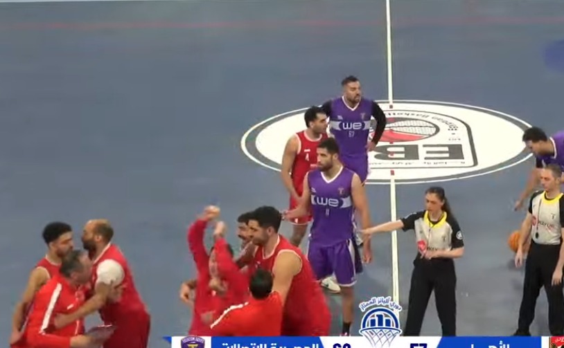 <strong>لحظة انفعال لينوس جافريل واستبعاده من مباراة الأهلي والاتصالات</strong>