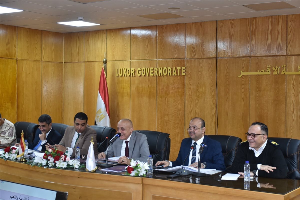 محافظ الأقصر يترأس أولى جلسات المجلس التنفيذي لعام 2026 لاعتماد مشاريع خدمية وتعليمية