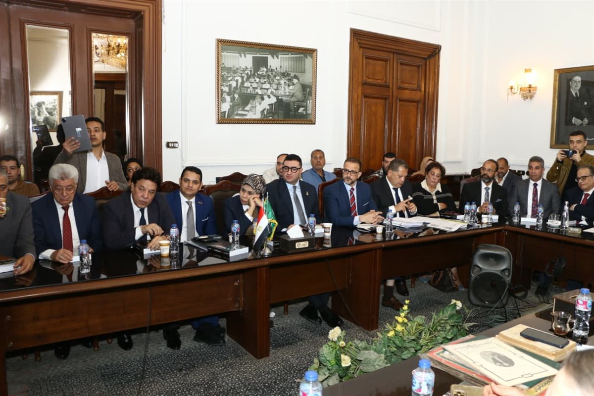 اجتماع رئيس الوفد مع الهيئات المعاونة