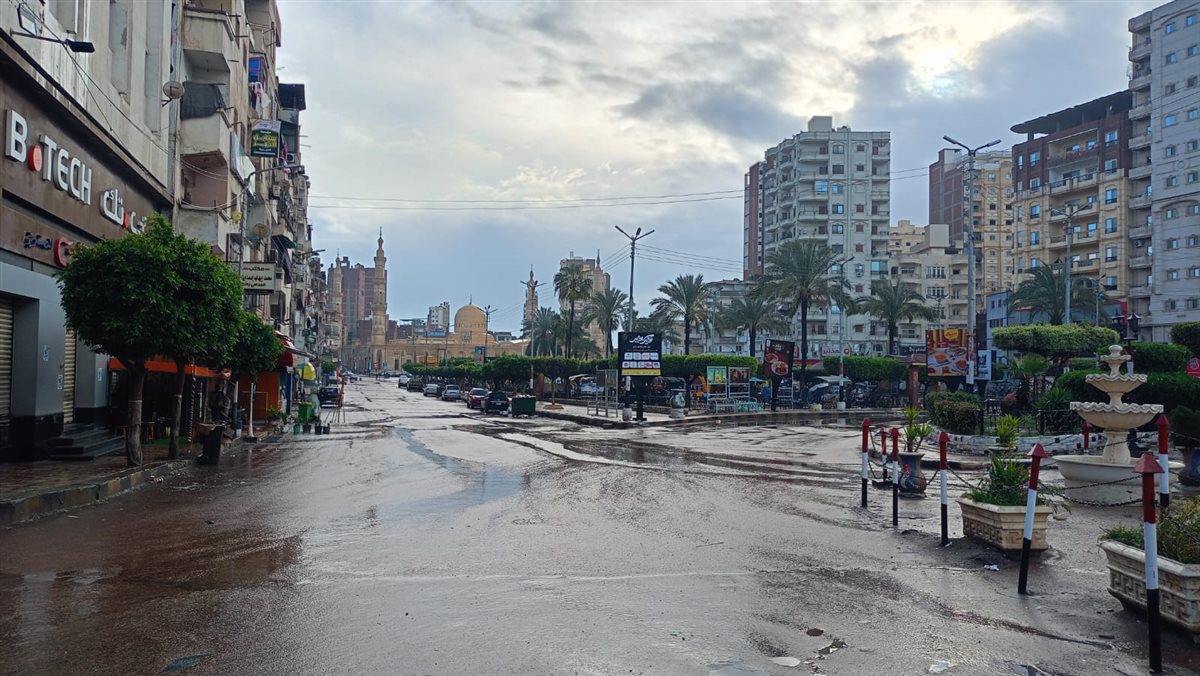 كسح مياه الأمطار من الشوارع