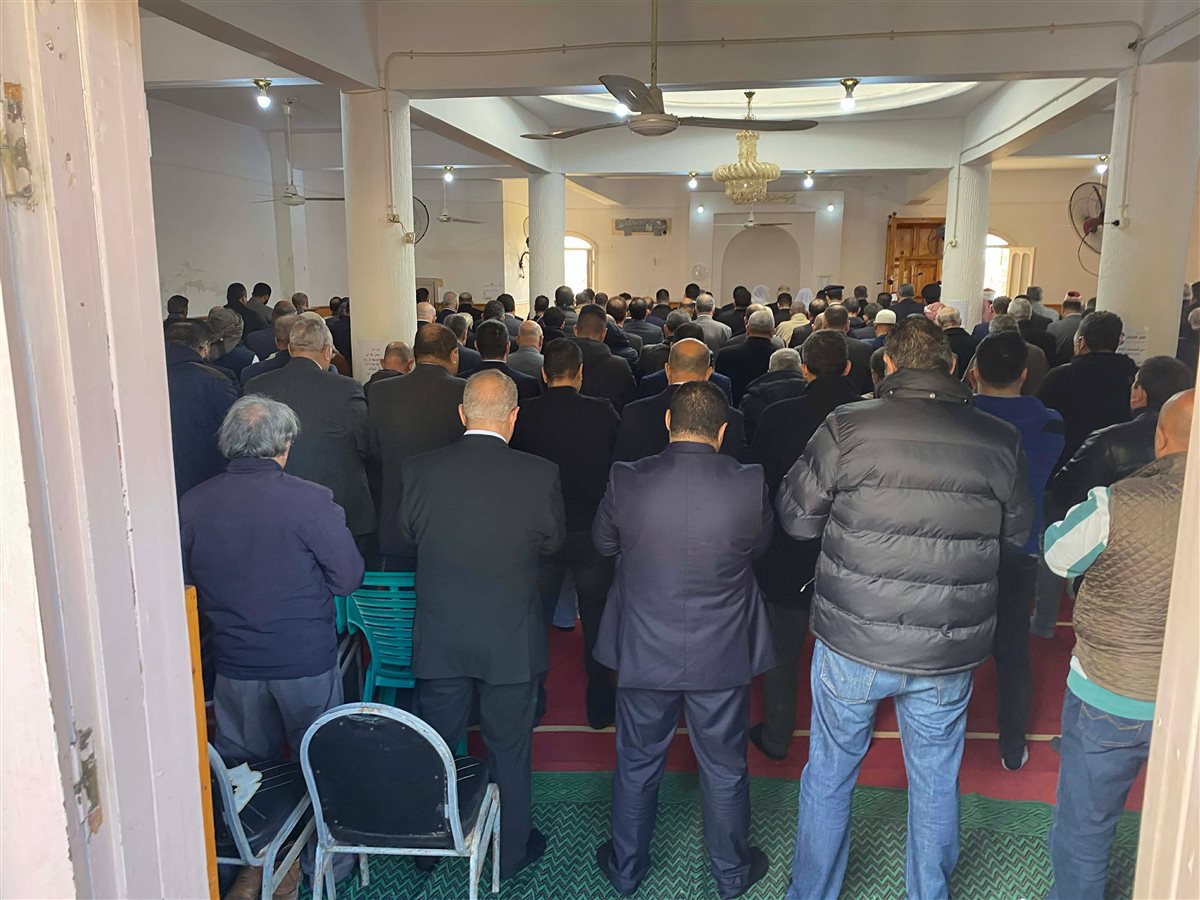 تشييع جثمان والده وزير الزراعة