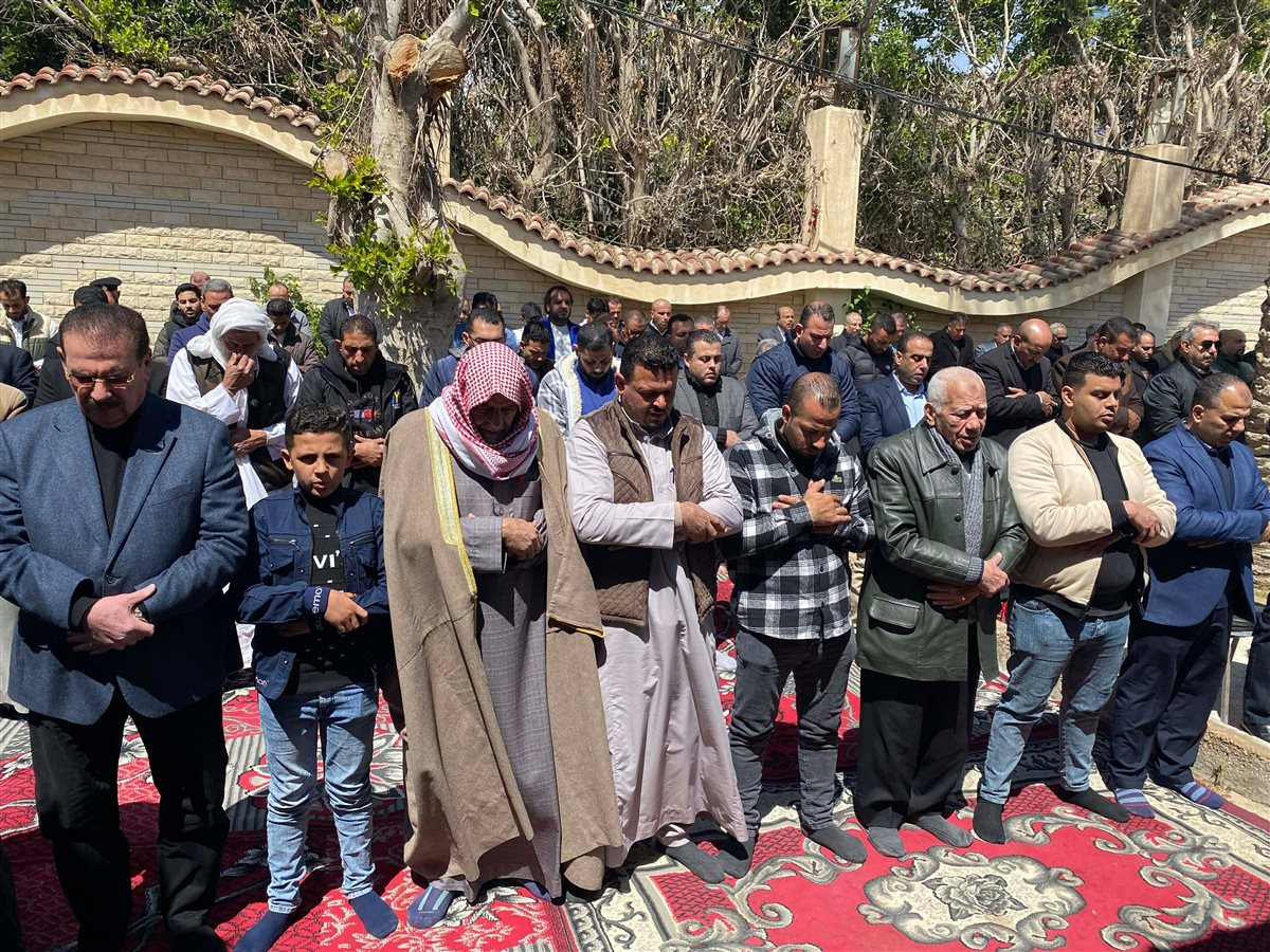 تشييع جثمان والده وزير الزراعة