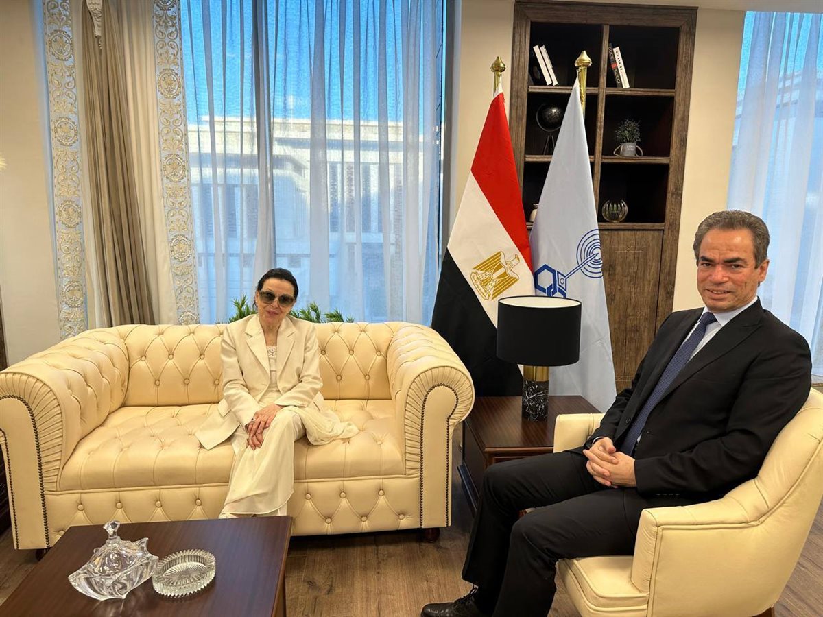 لقاء سابق يجمع نجاة الصغيرة مع الكاتب أحمد المسلماني رئيس الهيئة الوطنية للإعلام