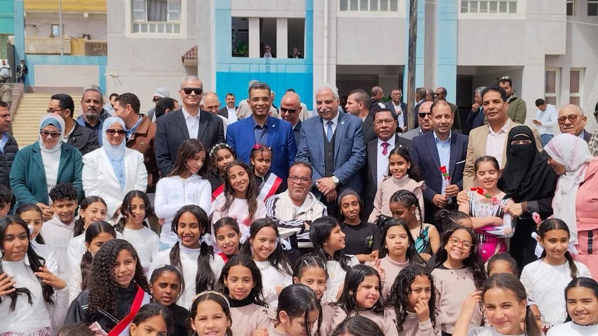 محافظ البحر الاحمر يتفقد عدد من مدارس رأس غارب 