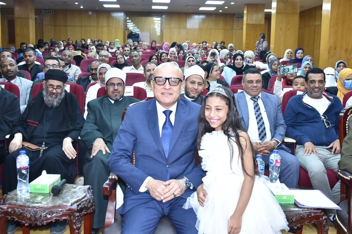 محافظ الأقصر يكرم الأمهات المثاليات&nbsp;