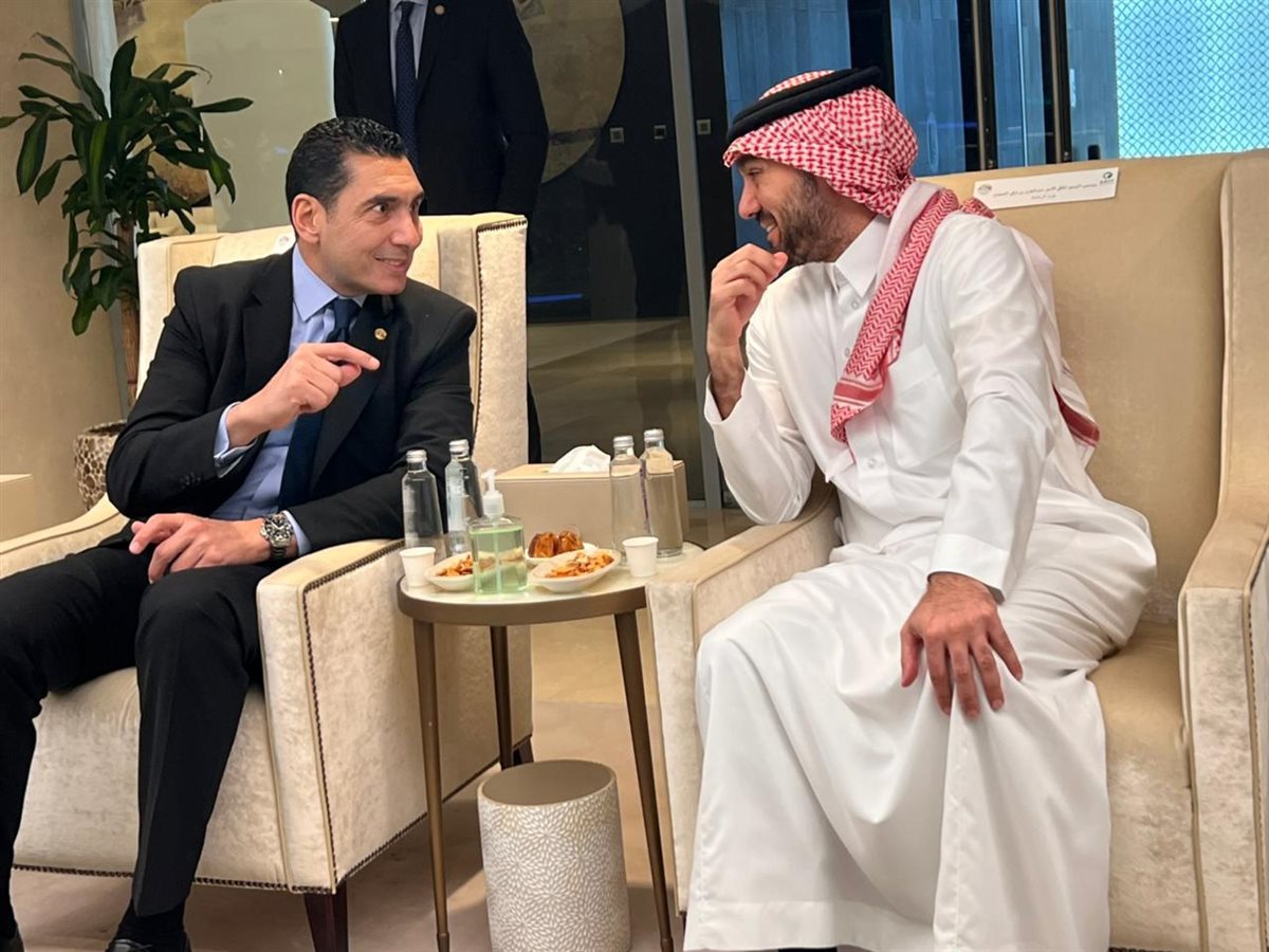 جانب من لقاء وزير الشباب والرياضة بنظيره السعودي