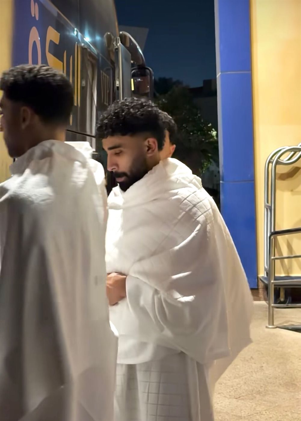 لاعبو منتخب مصر يؤدون مناسك العمرة