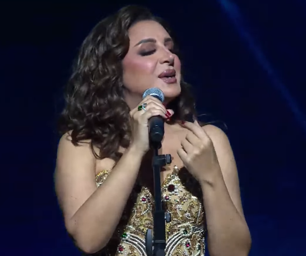 أنغام شعل أجواء حفلها بجدة بحضور جماهيري كامل العدد