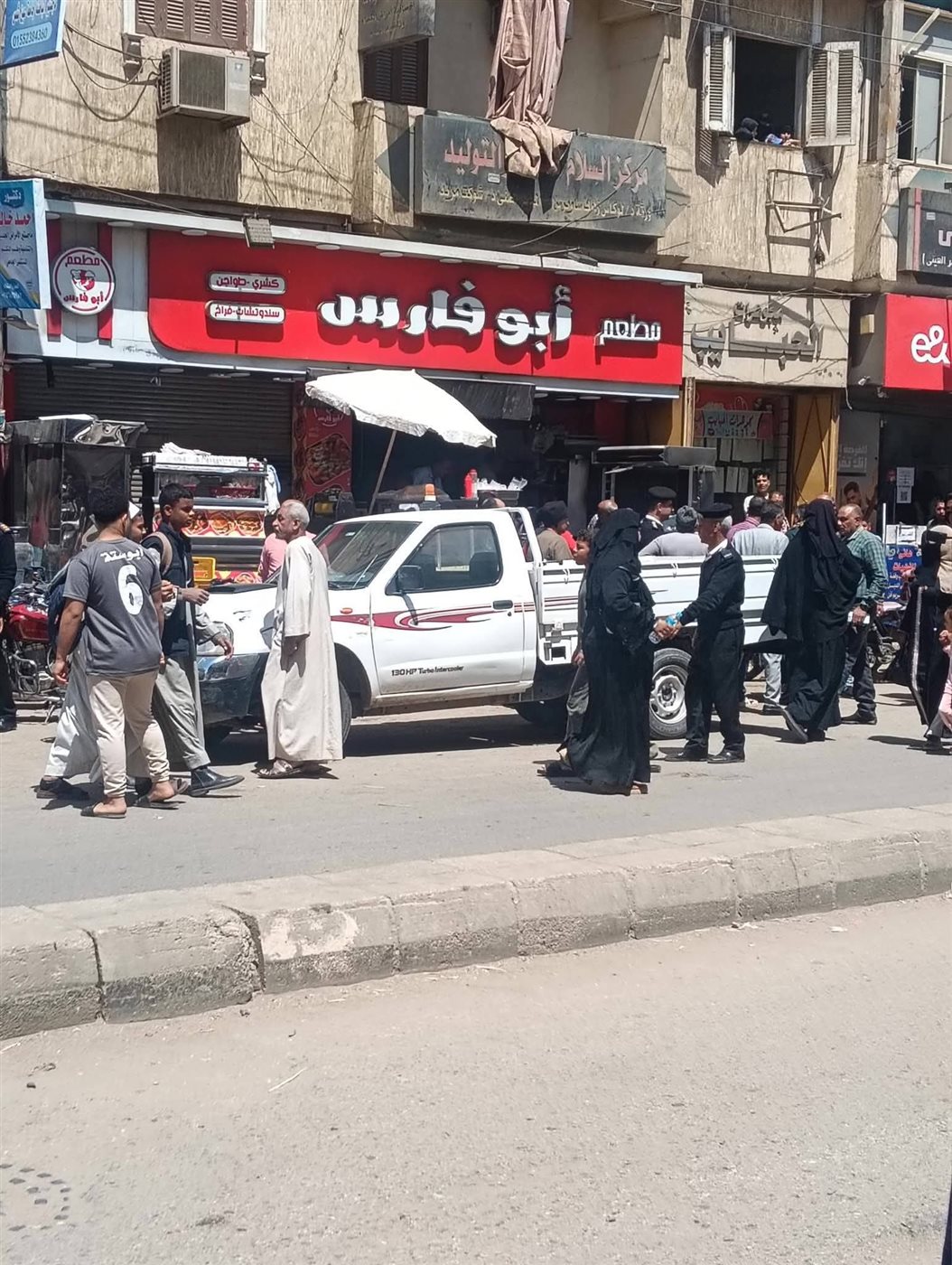 غلق وتشميع مطعم شهير في قنا