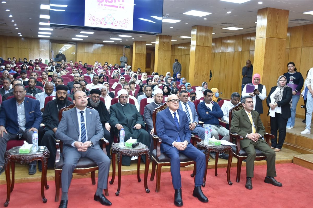 محافظ الأقصر يكرم الأمهات المثاليات&nbsp;