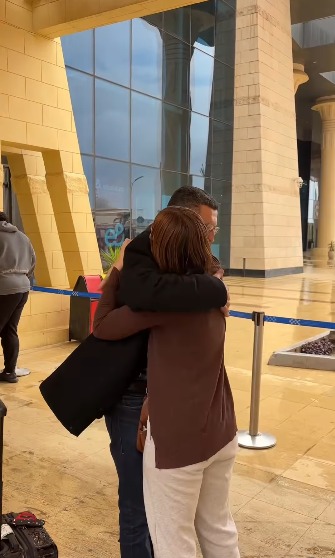 فلسطينية توثق لقاؤها بشقيقها بعد غياب 8 سنوت